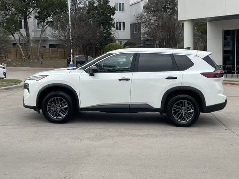 Used 2024 Nissan Rogue S image 3