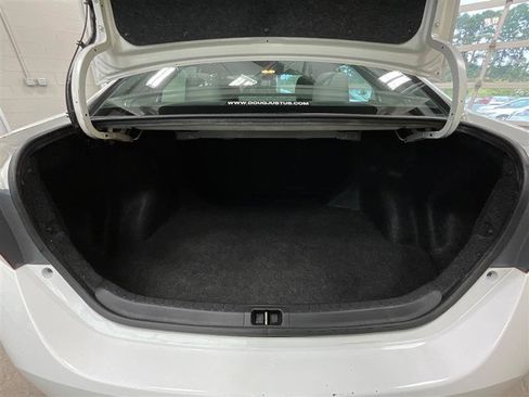 Used 2018 Toyota Corolla LE FWD image 22