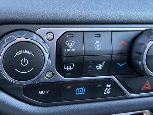 Used 2024 Jeep Wrangler Sahara w/ Technology Group image 32