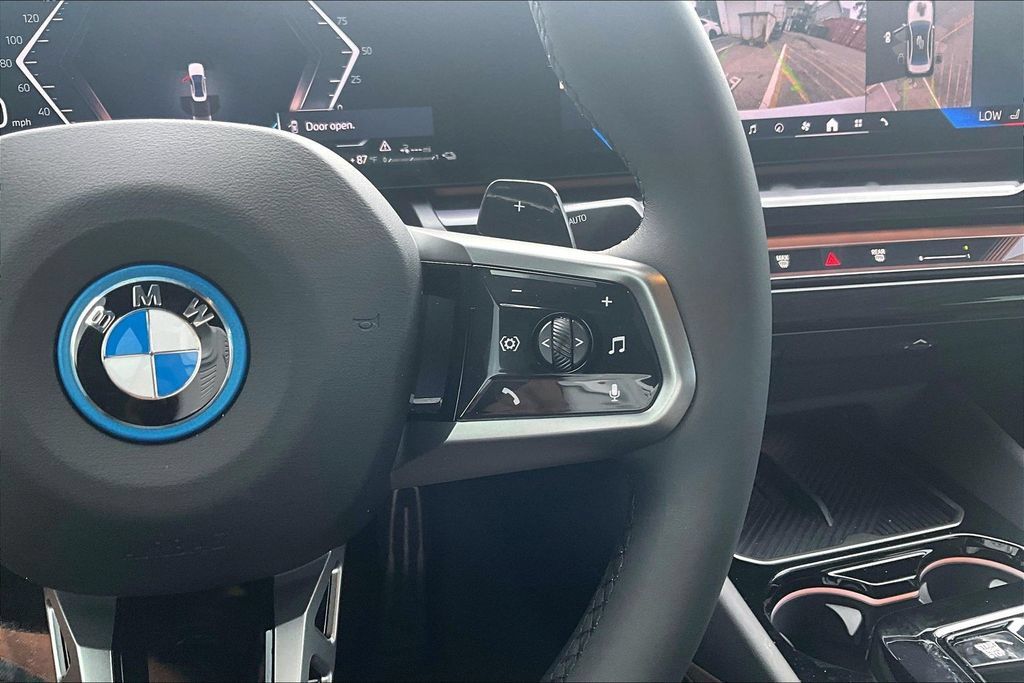 Used 2026 BMW 550e xDrive AWD/4WD image 10