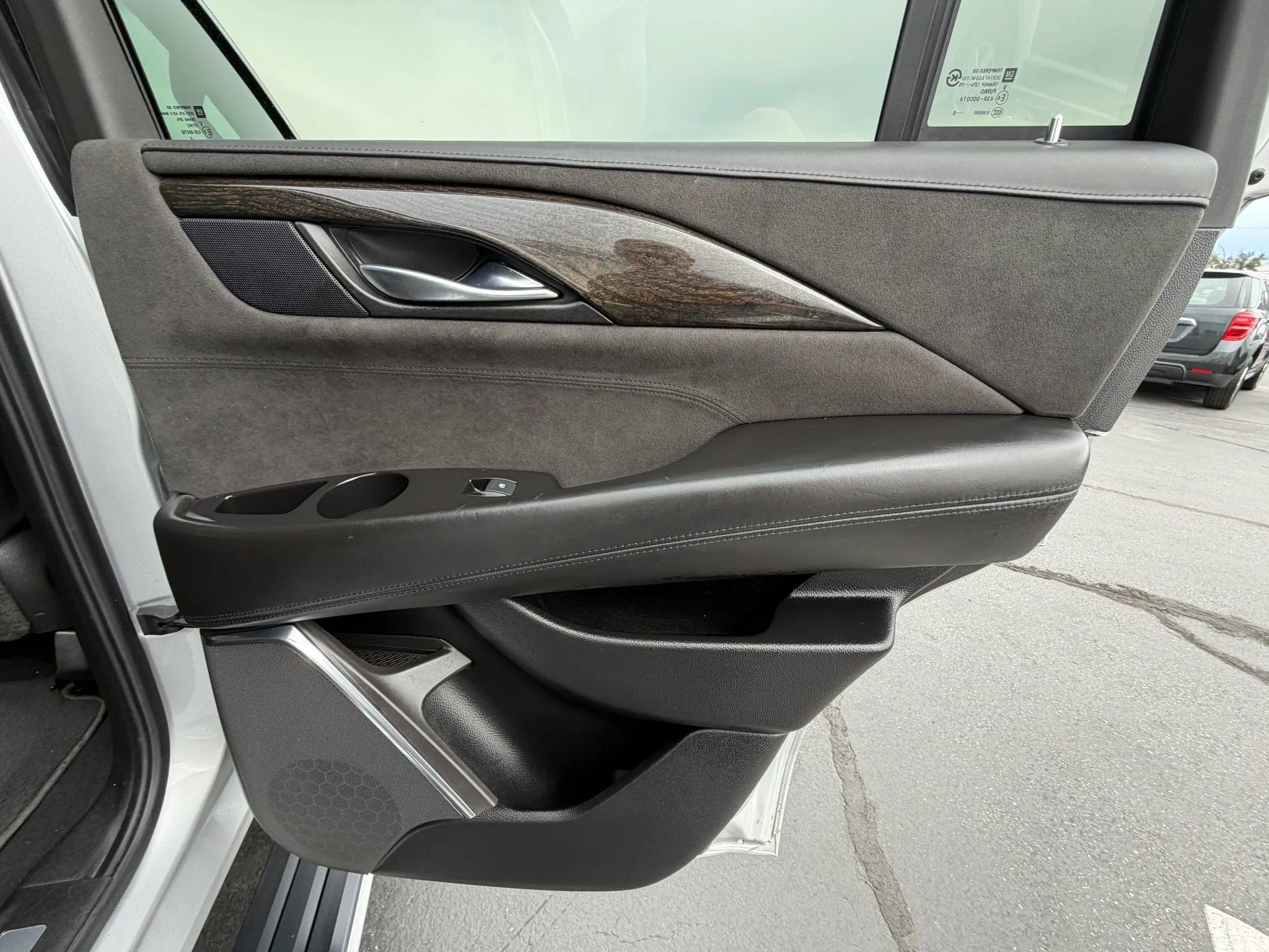Used 2015 Cadillac Escalade Platinum AWD/4WD image 17