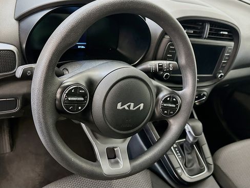 Used 2025 Kia Soul LX w/ LX Technology Package image 18