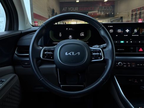 Used 2026 Kia Carnival FWD image 39
