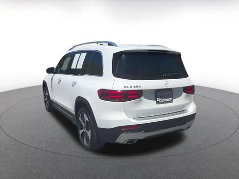 Used 2025 Mercedes-Benz GLB 250 image 4