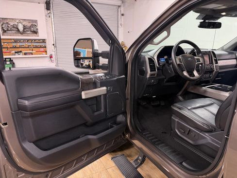 Used 2020 Ford F250 Lariat w/ Lariat Ultimate Package AWD/4WD image 12