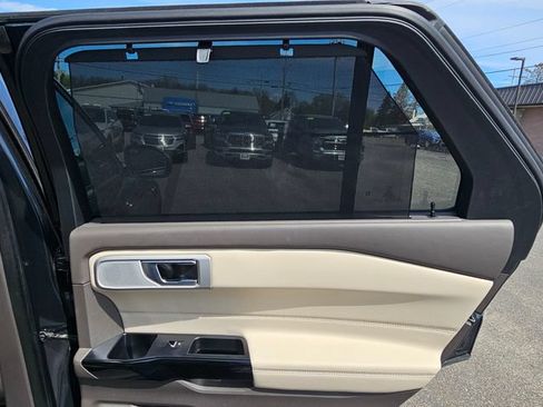 Used 2022 Ford Explorer Platinum w/ Equipment Group 601A AWD/4WD image 25