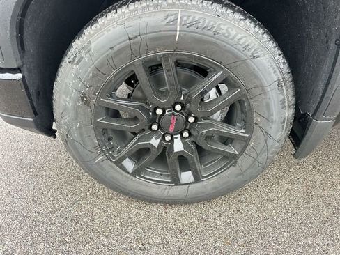 New 2026 GMC Sierra 1500 Elevation image 10