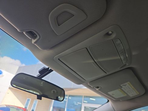 Used 2018 Nissan Rogue S FWD image 33