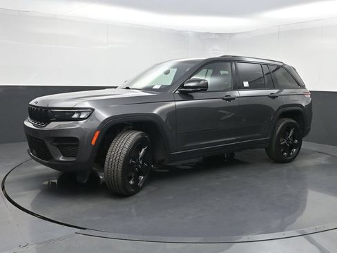 Used 2024 Jeep Grand Cherokee Altitude AWD/4WD image 23