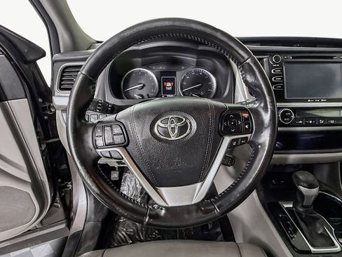 Used 2018 Toyota Highlander XLE image 13
