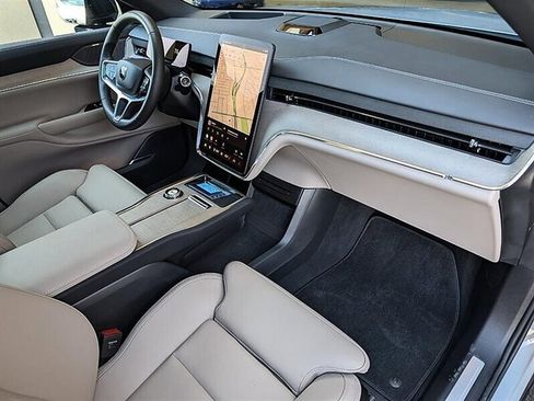 Used 2025 Volvo EX90 Plus AWD/4WD image 4