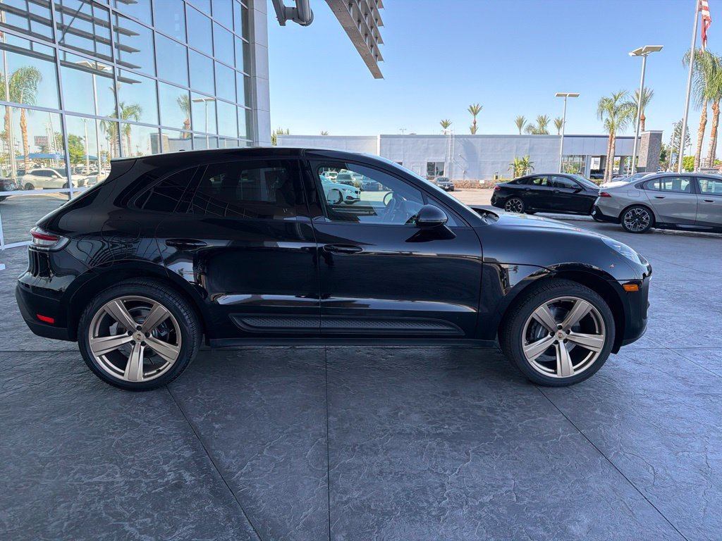 Used 2024 Porsche Macan AWD/4WD image 4