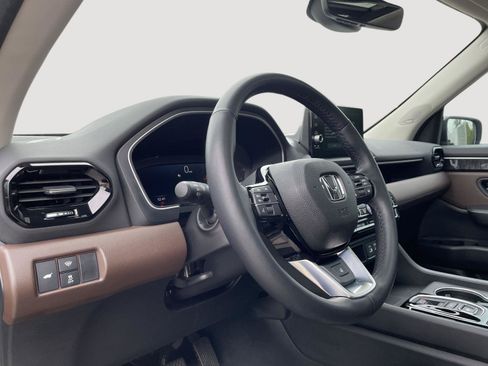 Used 2024 Honda Pilot Elite image 26