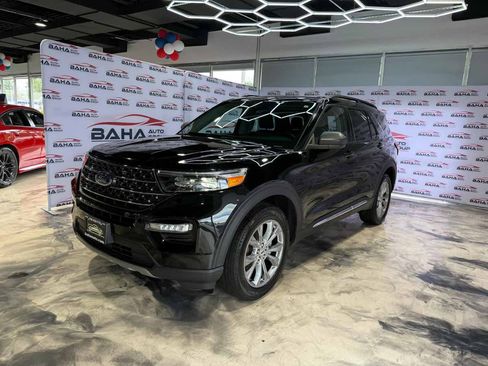 Used 2023 Ford Explorer XLT w/ Equipment Group 202A AWD/4WD image 2
