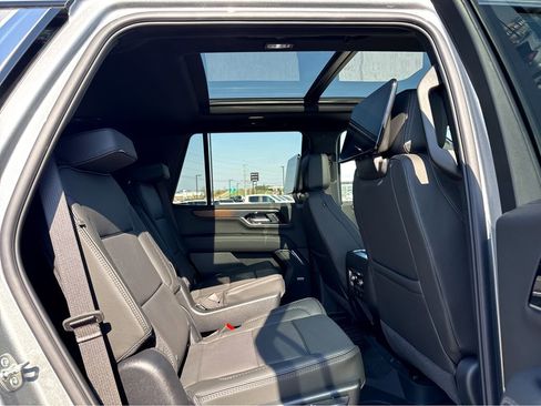 New 2026 GMC Yukon Denali w/ Denali Reserve Package AWD/4WD image 6