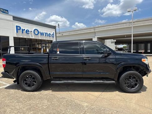 Used 2017 Toyota Tundra SR5 w/ SR5 Upgrade Package AWD/4WD image 2