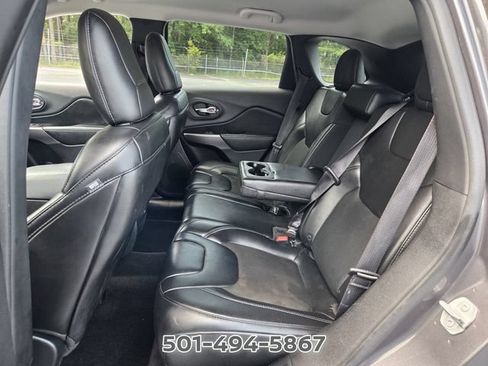 Used 2019 Jeep Cherokee Latitude Plus FWD image 10
