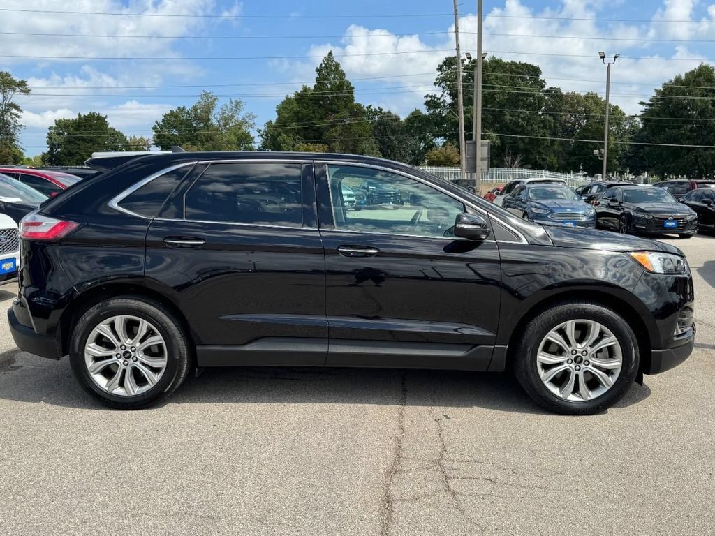 Used 2024 Ford Edge Titanium AWD/4WD image 2