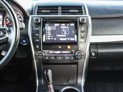 Used 2015 Toyota Camry XSE image 12