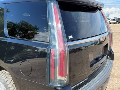 Used 2015 Cadillac Escalade Platinum AWD/4WD image 11