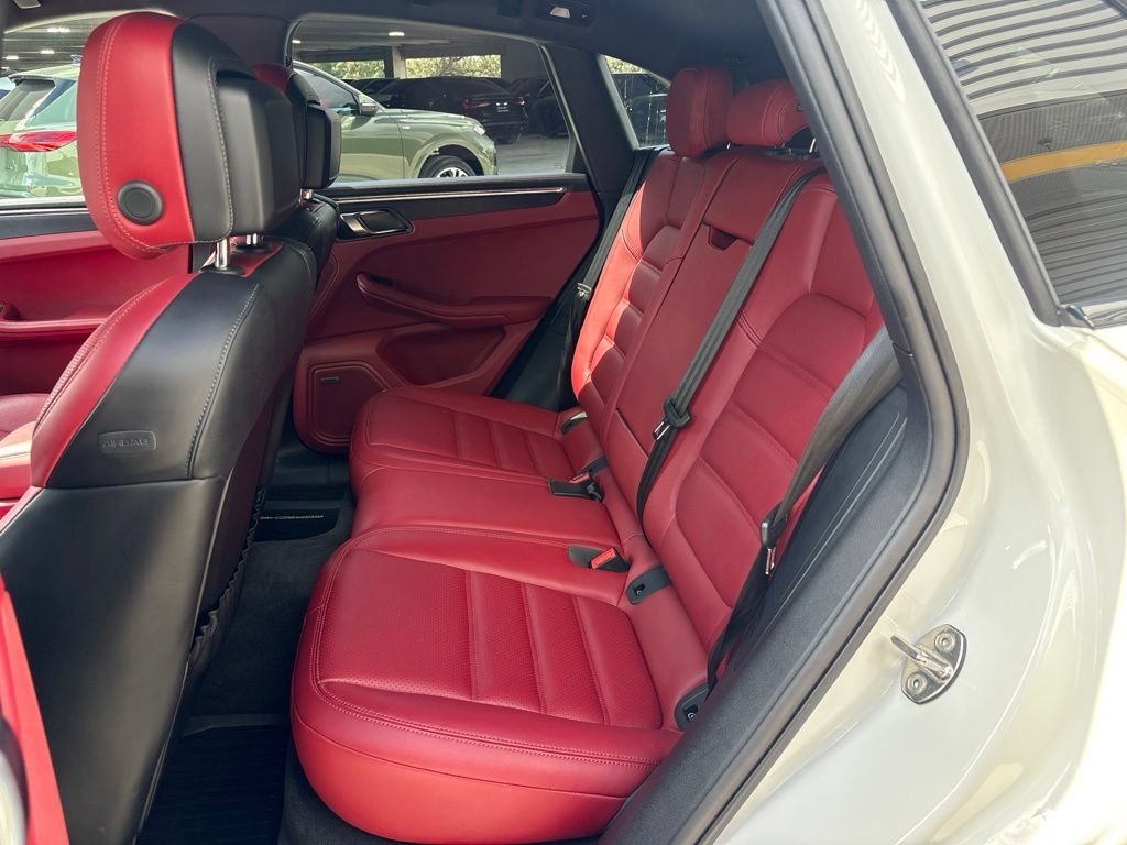 Used 2025 Porsche Macan GTS AWD/4WD image 13