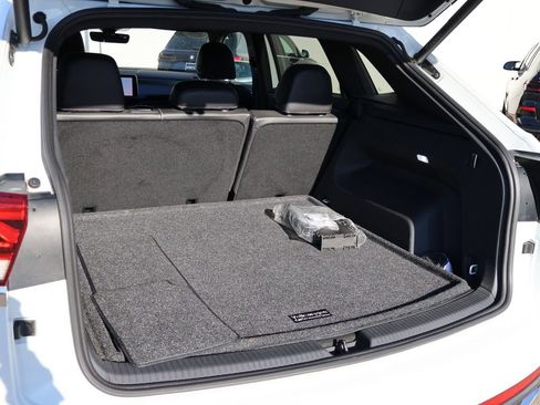 Used 2024 Volkswagen Atlas Cross Sport SE image 21