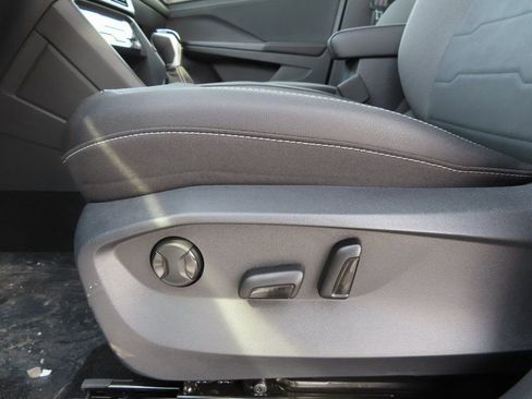 New 2026 Volkswagen Taos SE AWD/4WD image 9