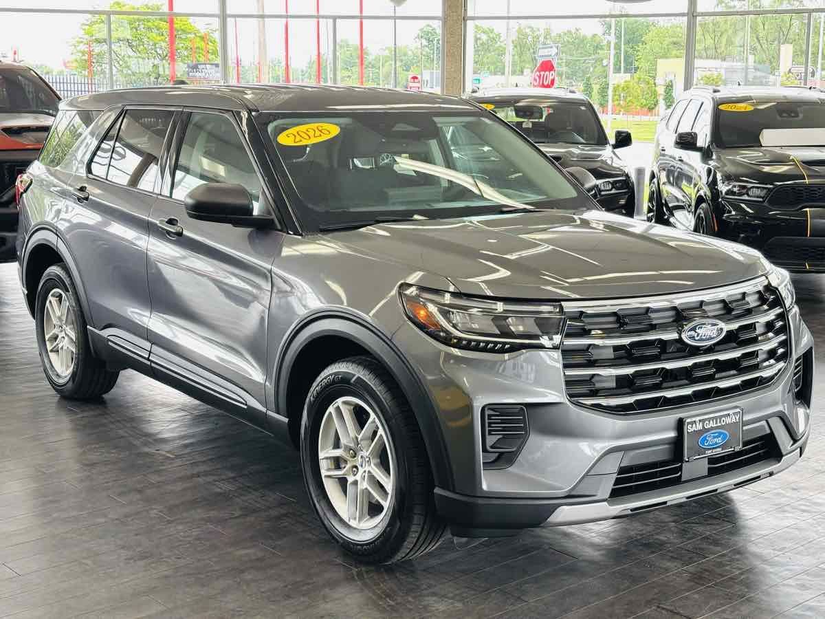 Used 2026 Ford Explorer Active AWD/4WD image 1