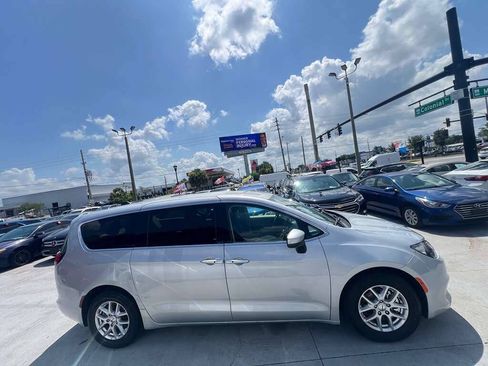 Used 2023 Chrysler Voyager LX FWD image 15