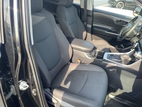 Used 2024 Toyota RAV4 LE AWD/4WD image 40