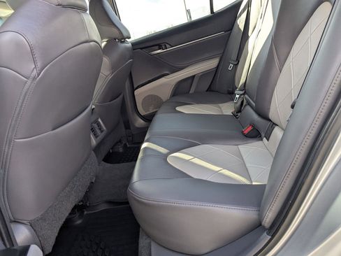 Used 2018 Toyota Camry XSE image 27