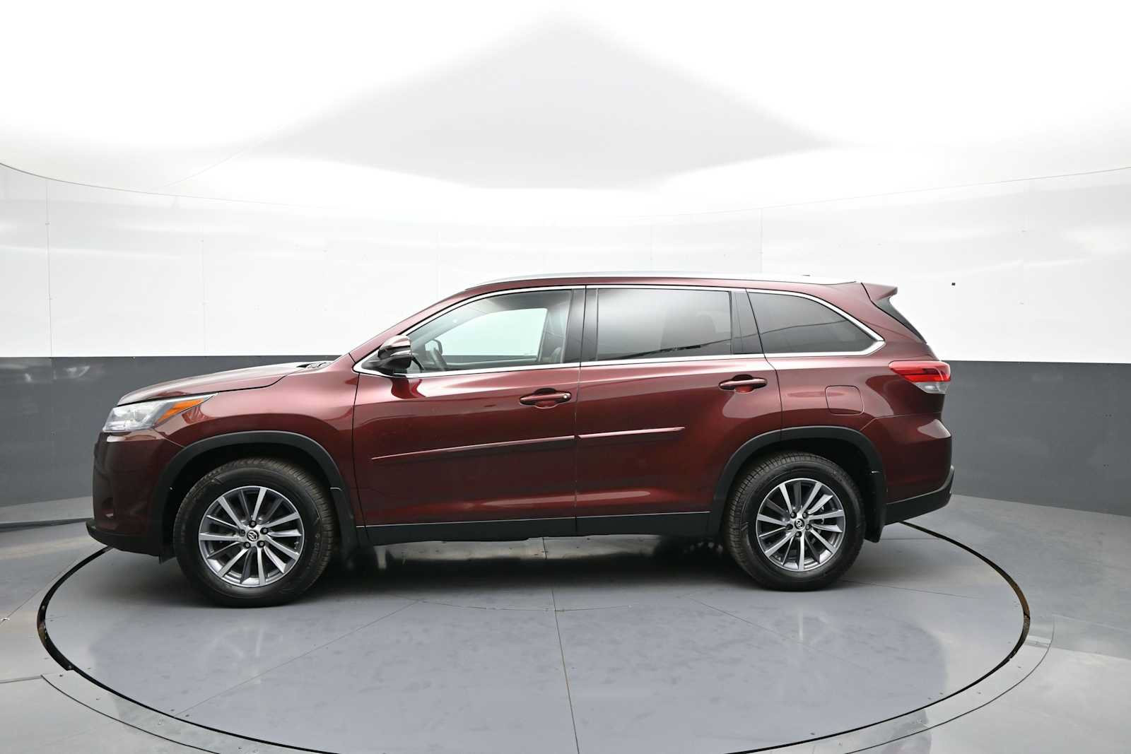 Used 2019 Toyota Highlander XLE w/ Protection Package #3 AWD/4WD image 8