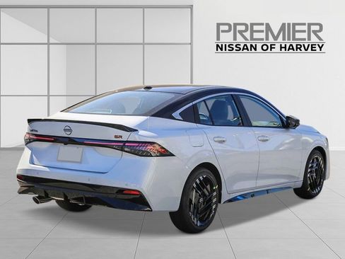 New 2026 Nissan Sentra SR w/ SR Premium Package FWD image 4
