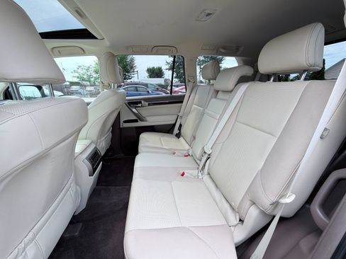 Used 2019 Lexus GX 460 Premium w/ Premium Package AWD/4WD image 18