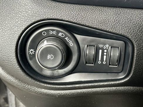 Used 2023 Jeep Renegade Latitude image 23