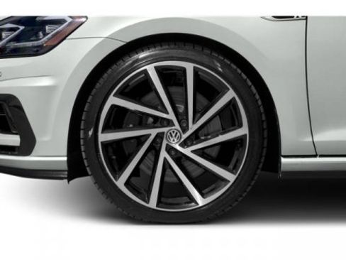 Used 2019 Volkswagen Golf R 4-Door image 14