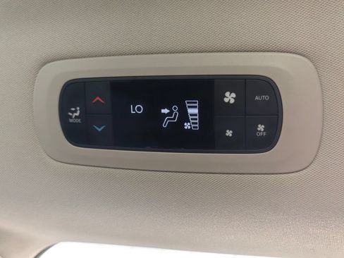 Used 2017 Chrysler Pacifica Touring-L FWD image 29