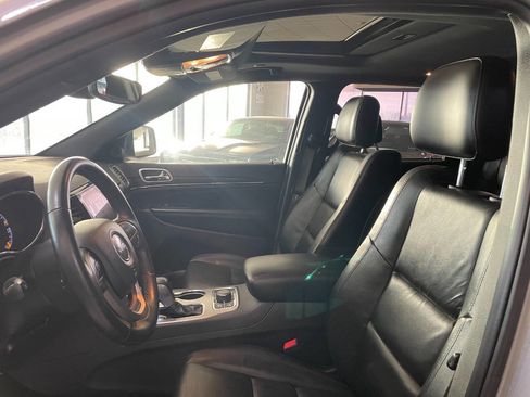 Used 2019 Jeep Grand Cherokee Limited w/ Trailer Tow Group IV image 16