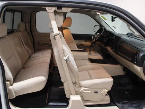 Used 2007 Chevrolet Silverado 1500 LT w/ 2LT Audio Package AWD/4WD image 22