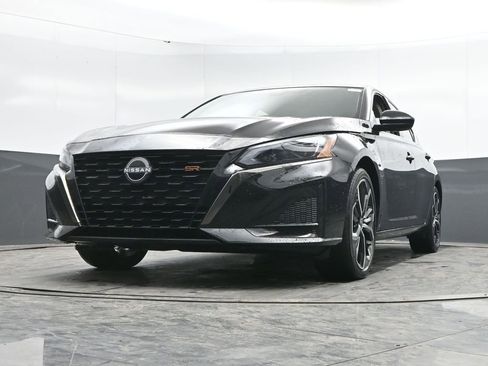 Used 2025 Nissan Altima 2.5 SR FWD image 46