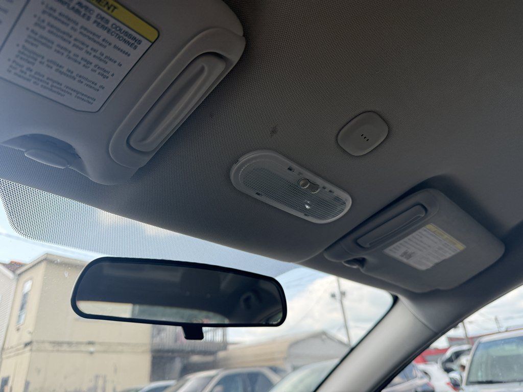 Used 2015 Nissan Versa SV FWD image 19