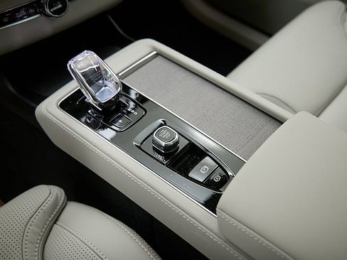 New 2026 Volvo XC90 T8 Ultra w/ Protection Package image 17