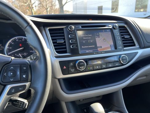 Used 2017 Toyota Highlander XLE image 31