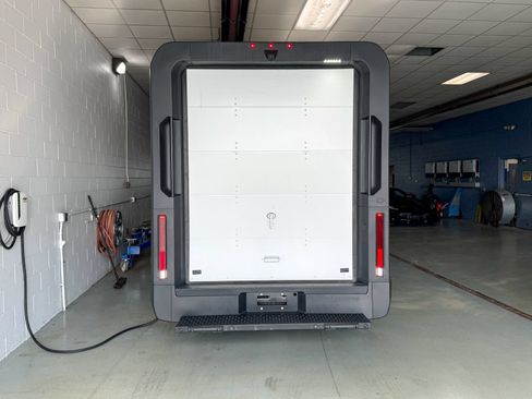 Used 2024 Chevrolet Brightdrop 600 w/ Commercial Equipment Package AWD/4WD image 5