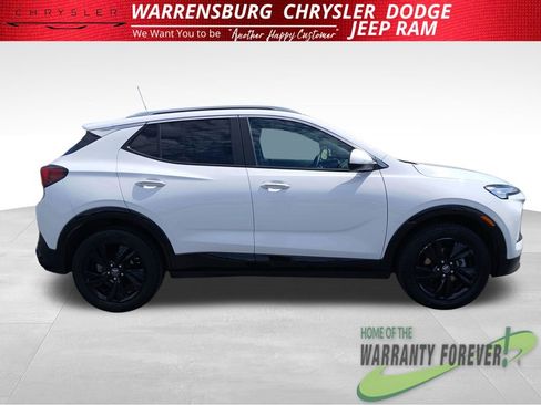 Used 2024 Buick Encore GX Sport Touring AWD/4WD image 2