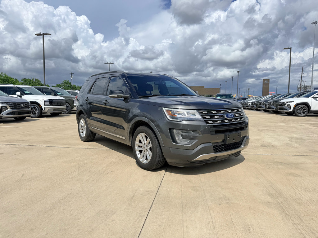Used 2016 Ford Explorer XLT w/ Equipment Group 202A FWD image 33