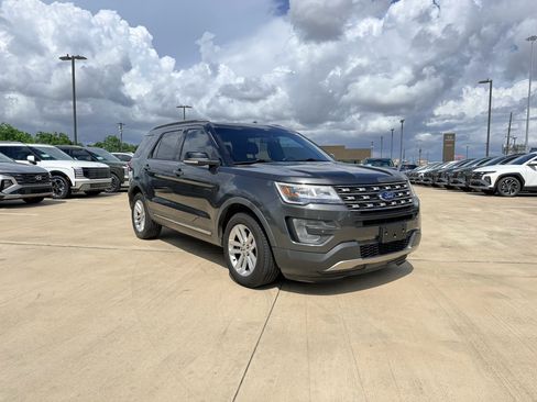 Used 2016 Ford Explorer XLT w/ Equipment Group 202A FWD image 33