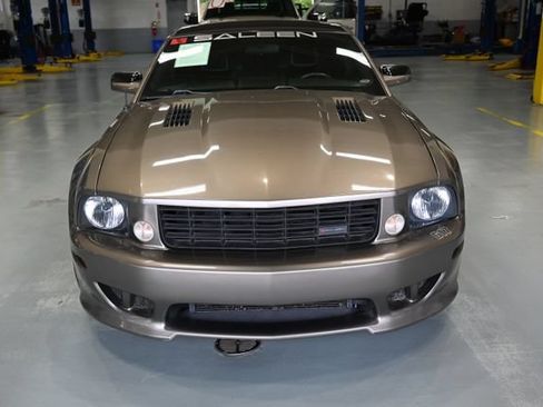Used 2005 Ford Mustang GT Premium RWD image 2