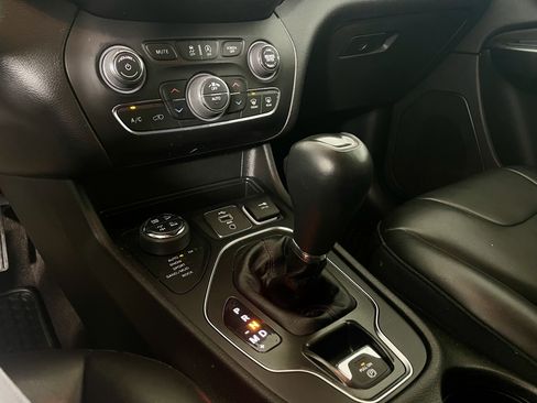 Used 2019 Jeep Cherokee Trailhawk w/ Cold Weather Group image 22