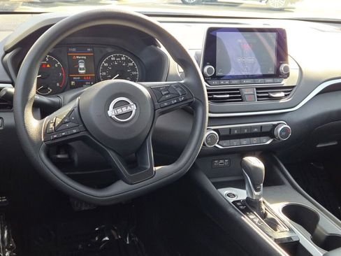 Used 2025 Nissan Altima 2.5 S image 16